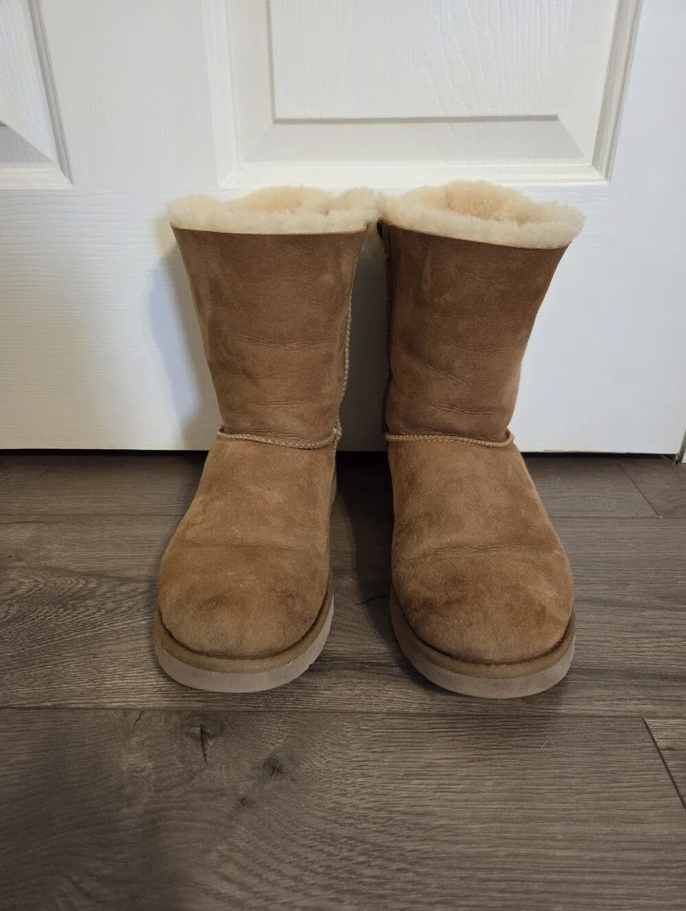 UGG Bailey Bow Size 9 Tan Suede Boots 🌟 Cozy Winter Style